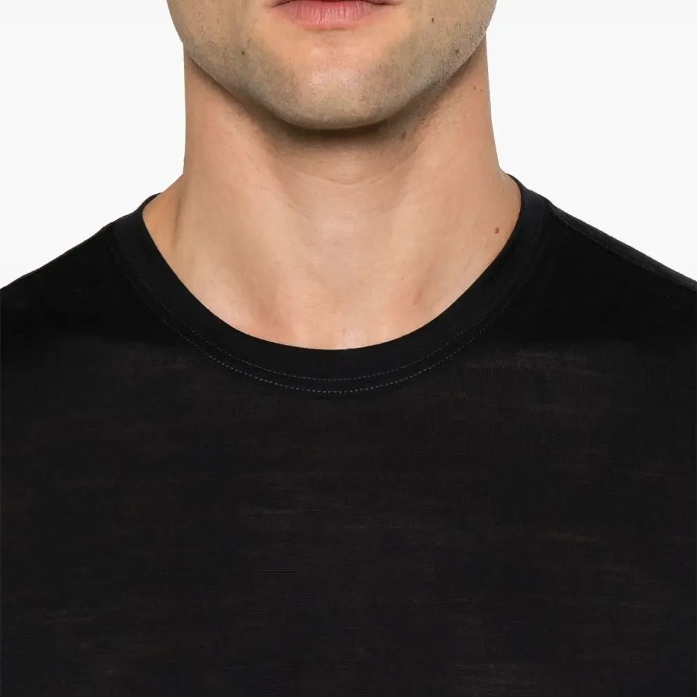 Легкая футболка