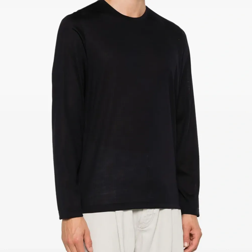 Легкая футболка