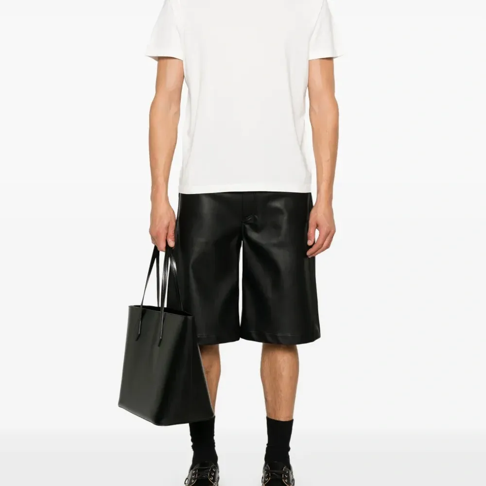 Футболка с круглым вырезом