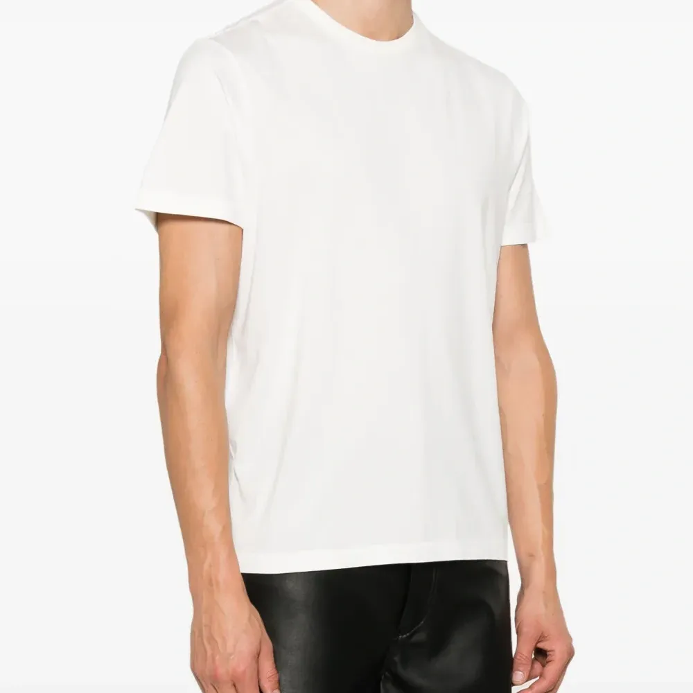 Футболка с круглым вырезом