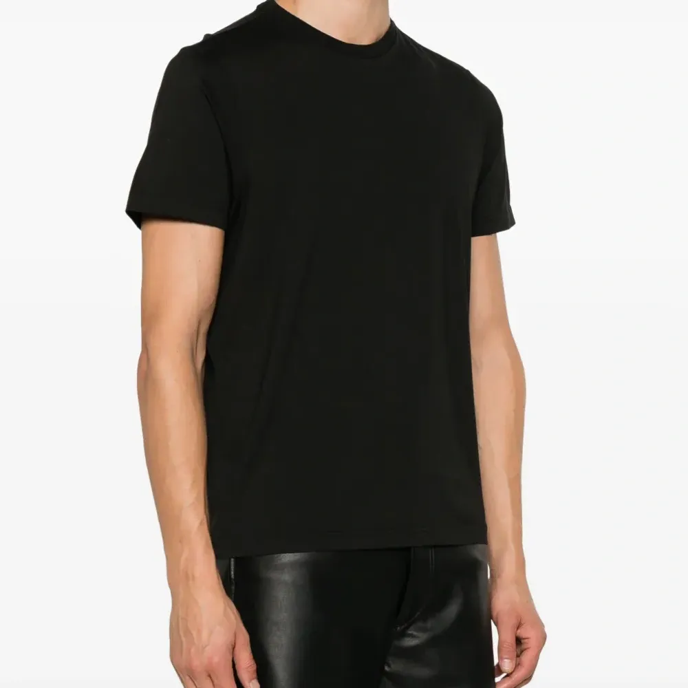 Футболка с круглым вырезом