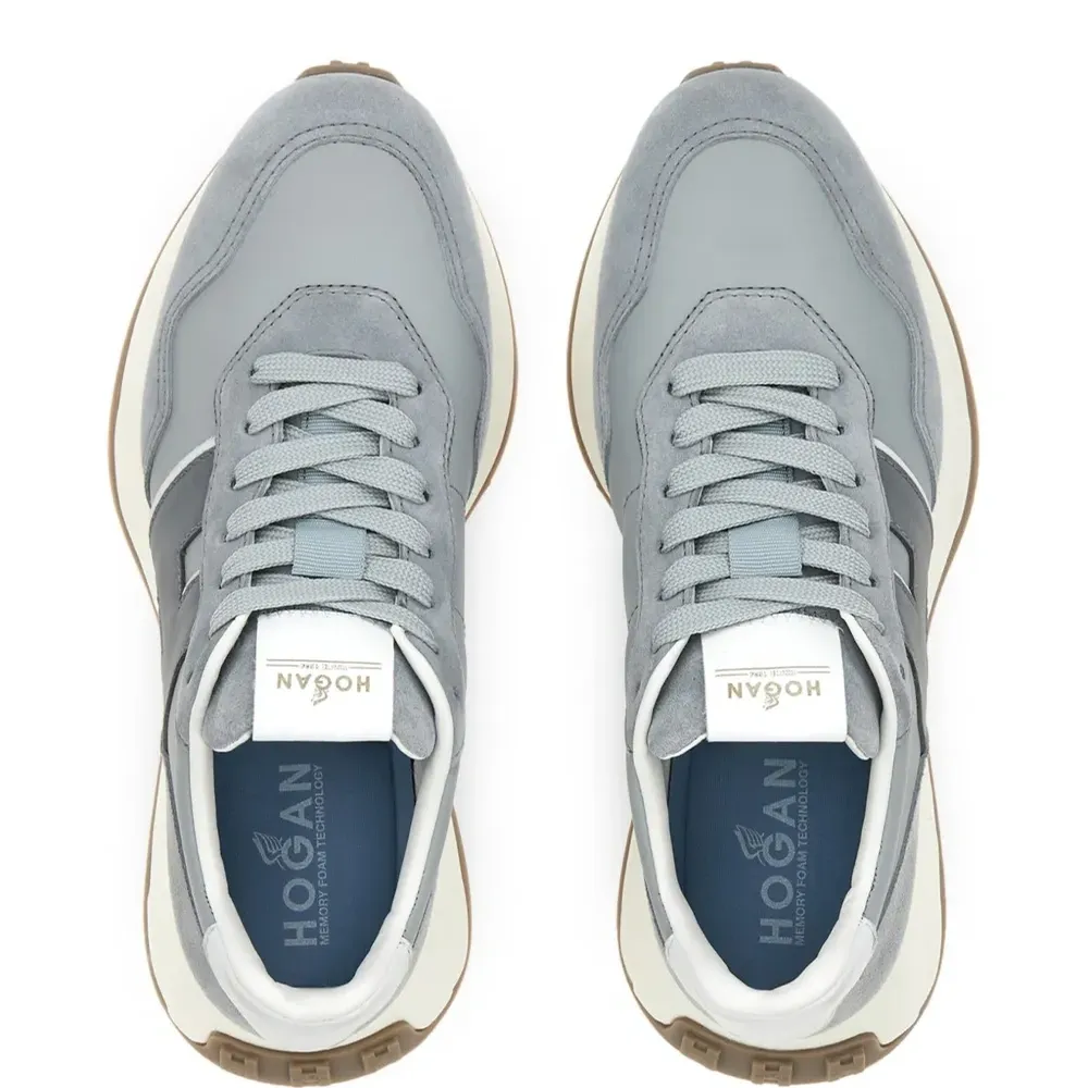 Кроссовки на шнуровке