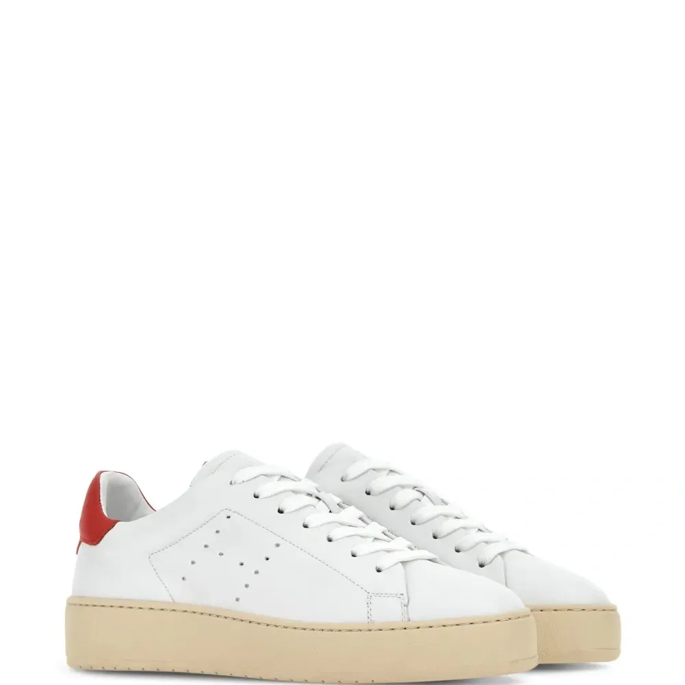 Кожаные кроссовки