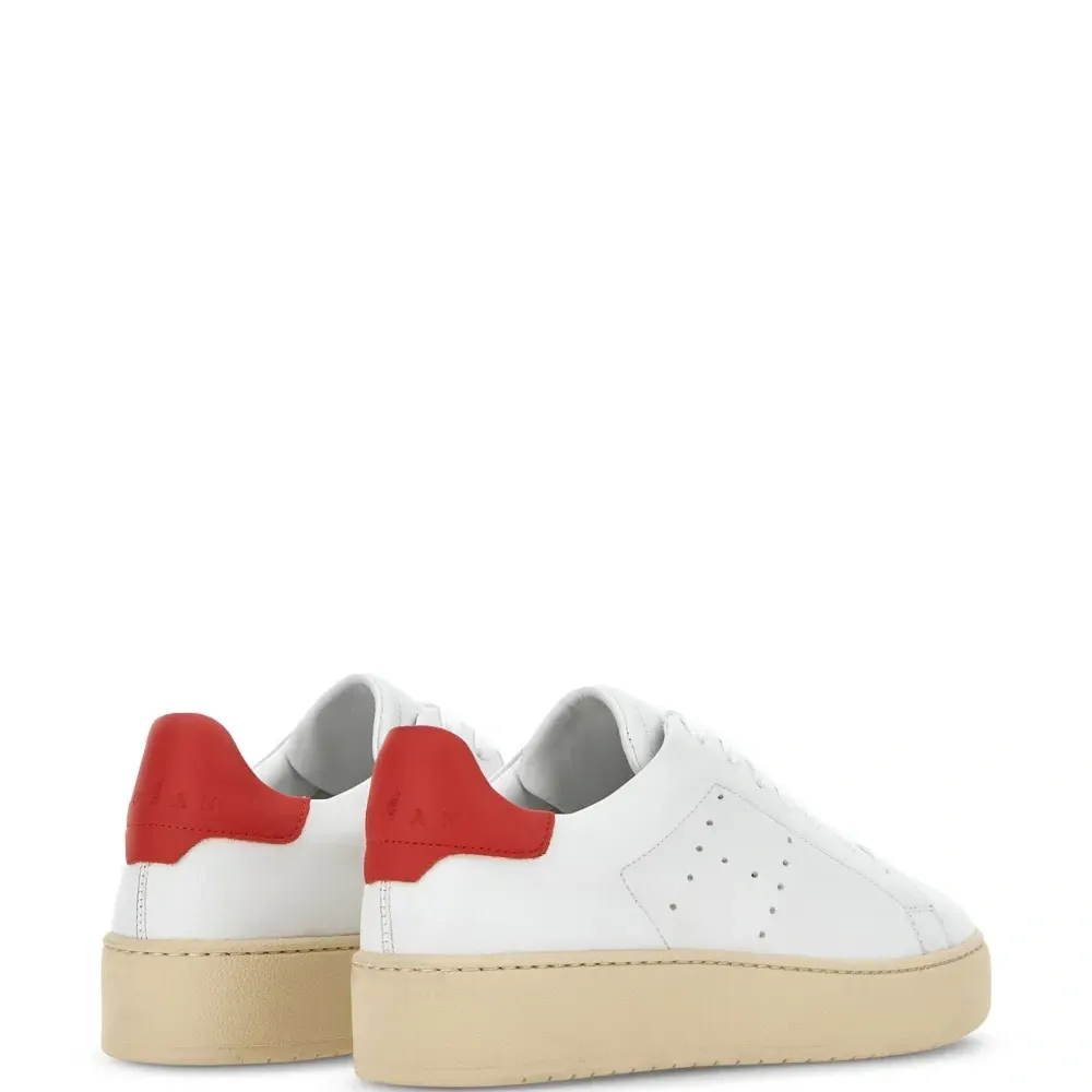 Кожаные кроссовки