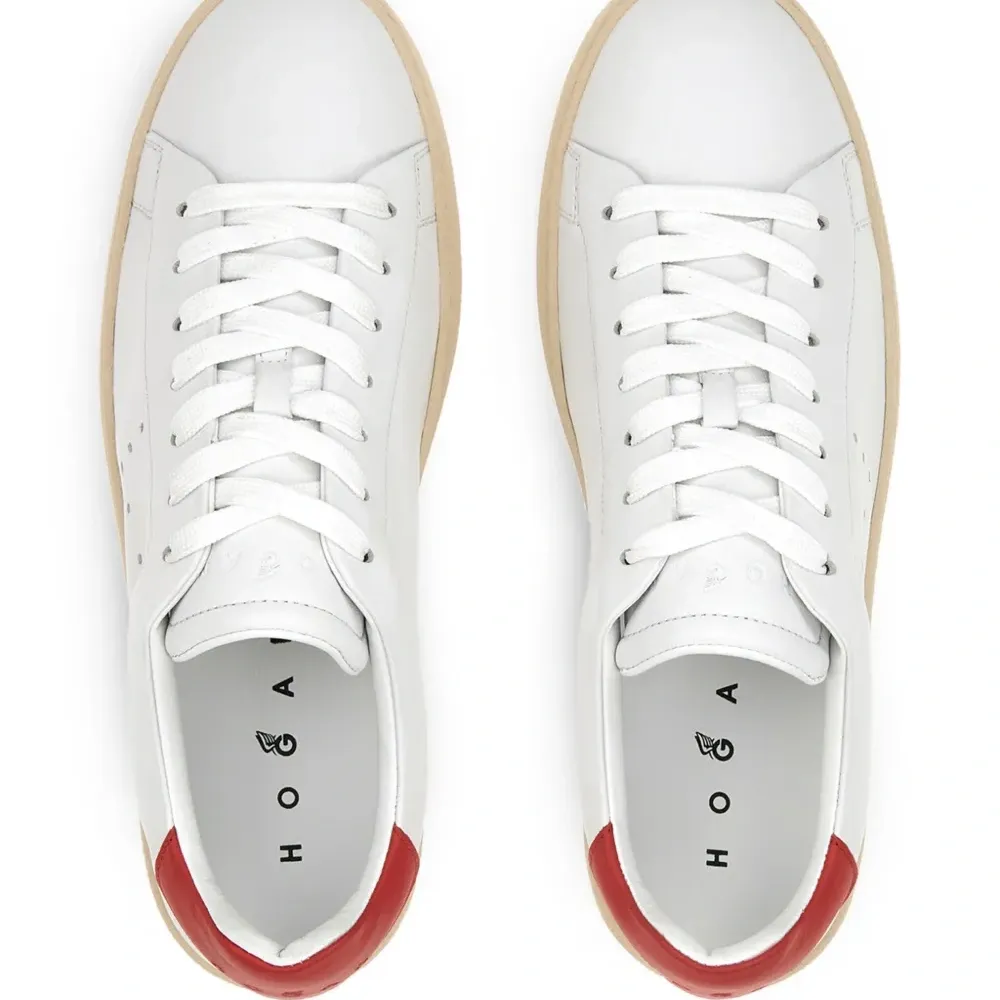 Кожаные кроссовки