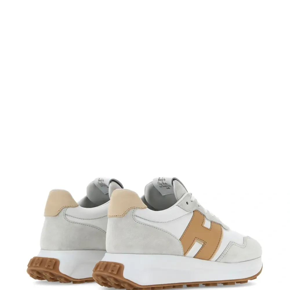 Кеды с нашивкой-логотипом