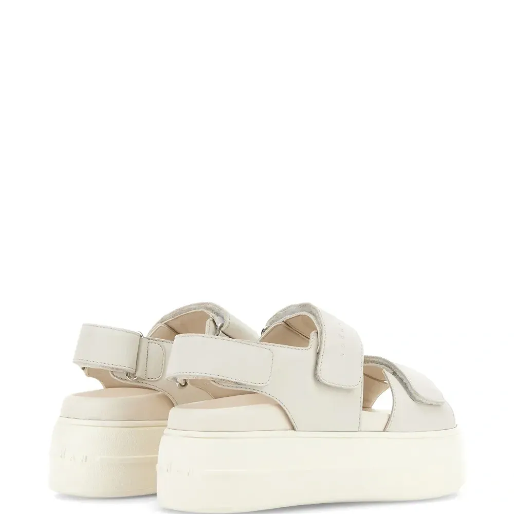 Сандалии с ремешками