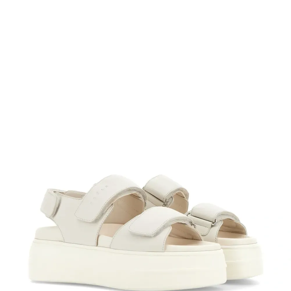 Сандалии с ремешками