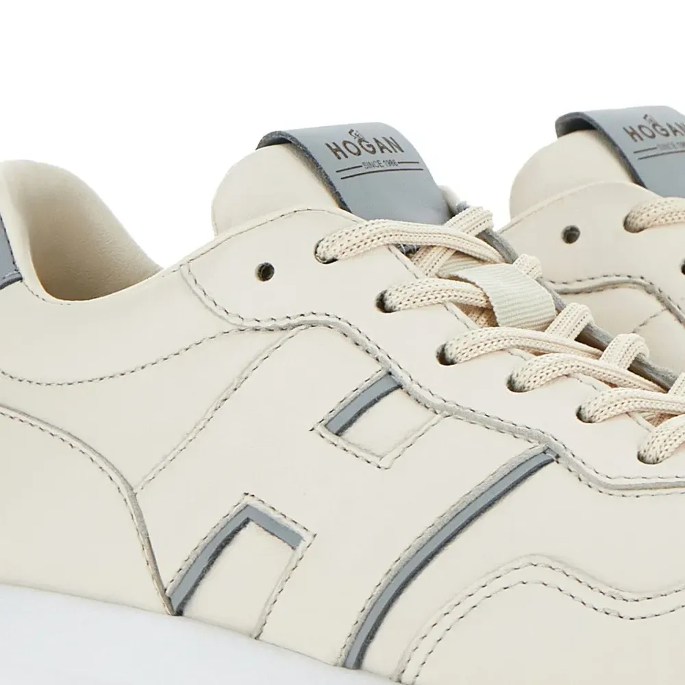 Кеды с нашивкой-логотипом