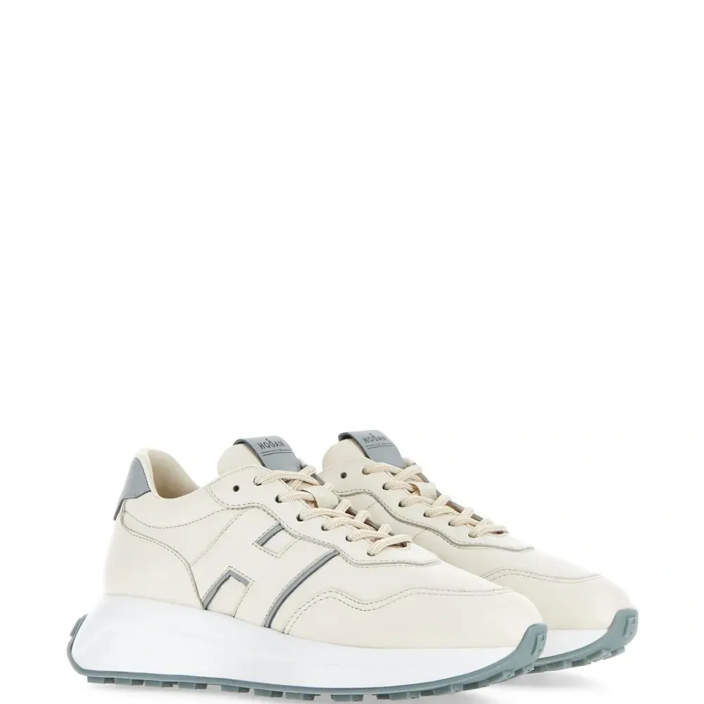 Кеды с нашивкой-логотипом