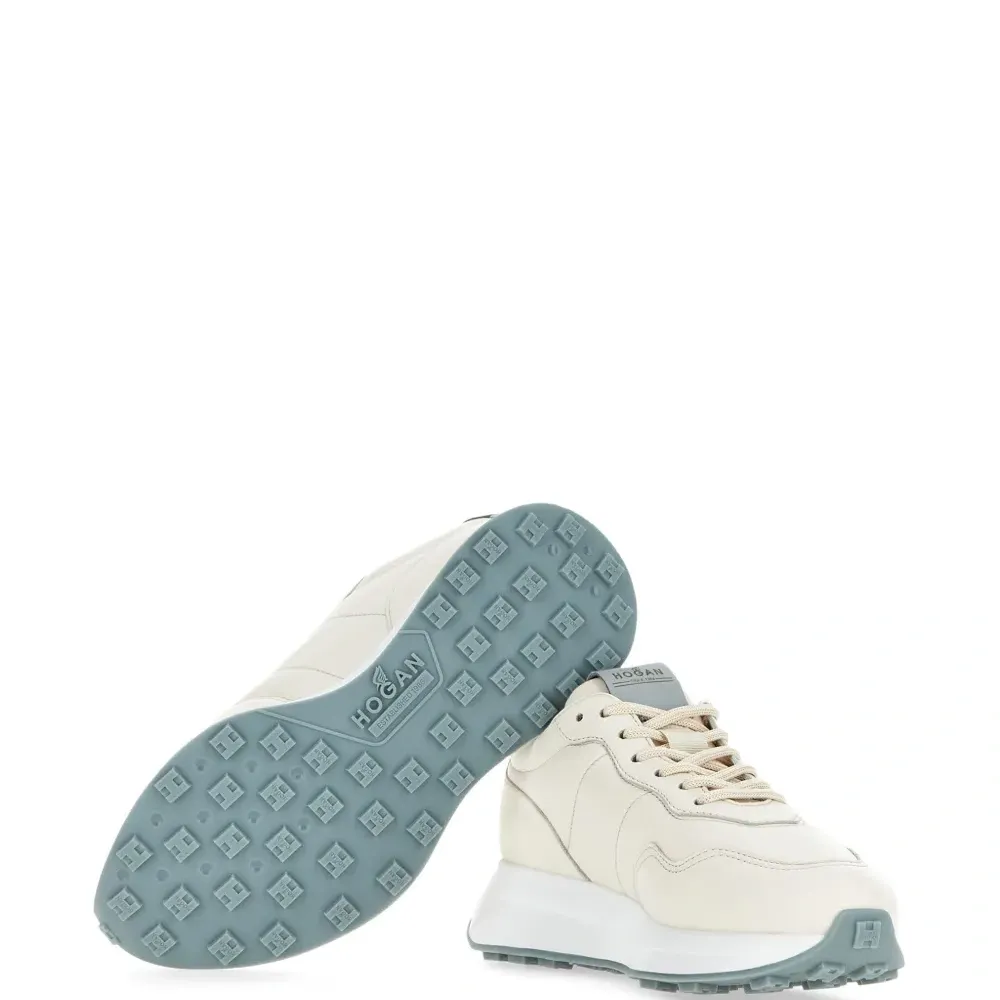 Кеды с нашивкой-логотипом