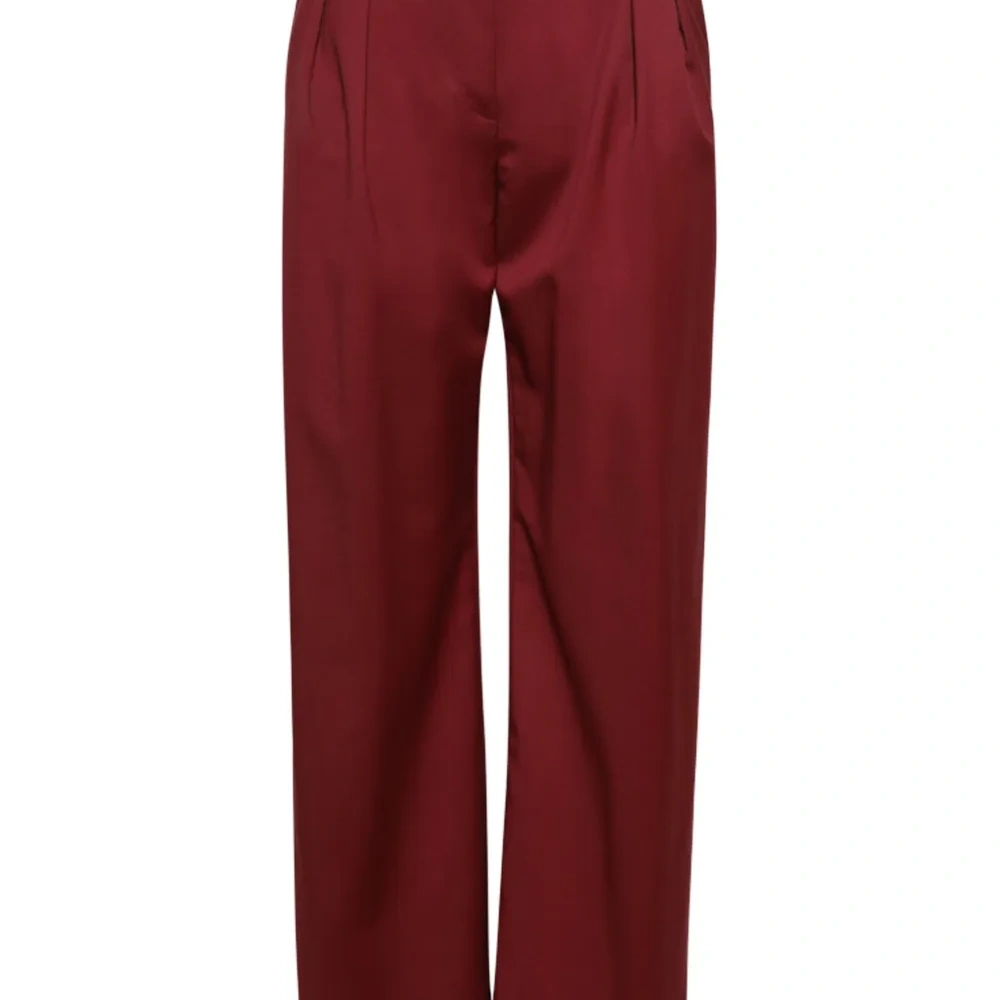 Шелковые брюки с завышенной талией