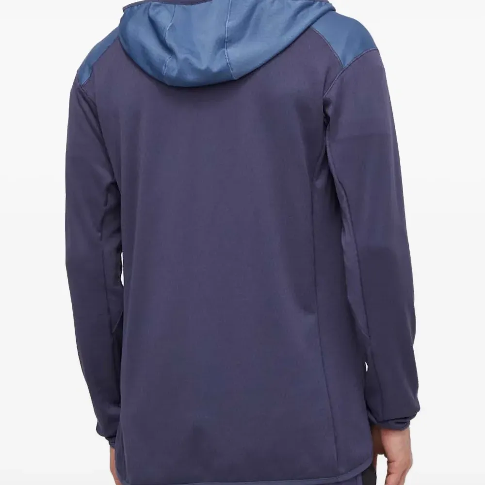 Толстовка на молнии с отделкой из разных материалов Толстовка на молнии с отделкой из разных материалов