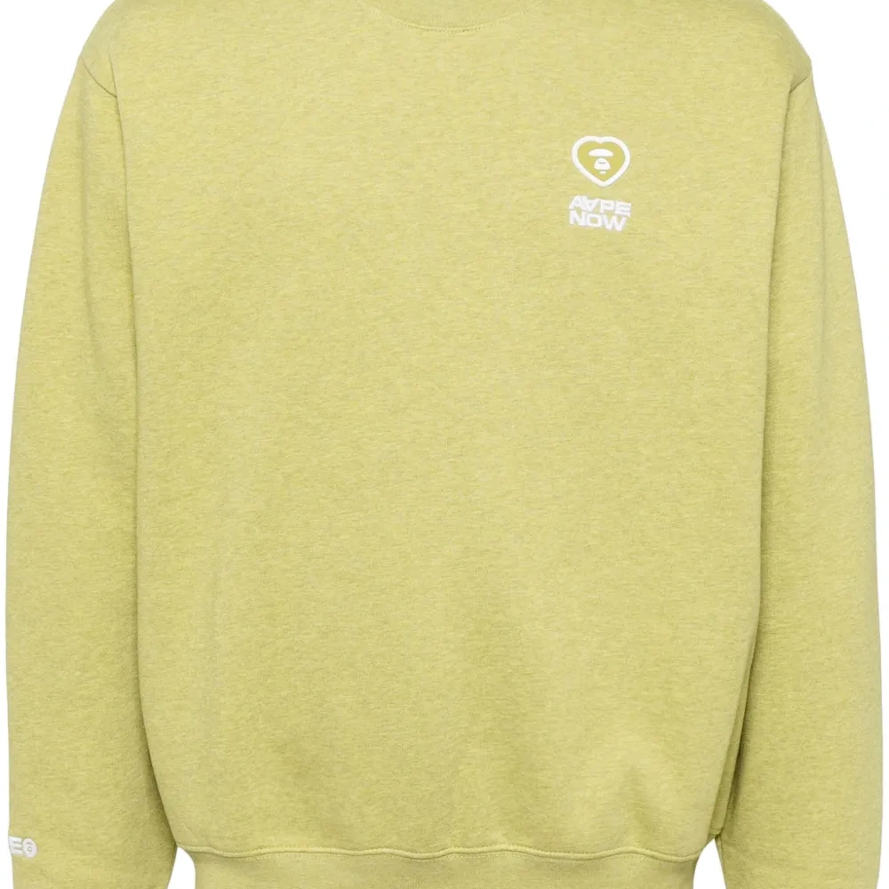 Толстовка с нашивкой-логотипом