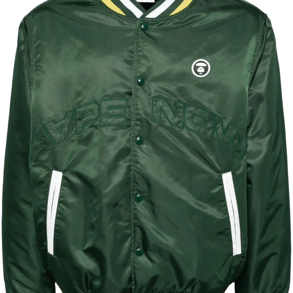 Бомбер с нашивкой-логотипом