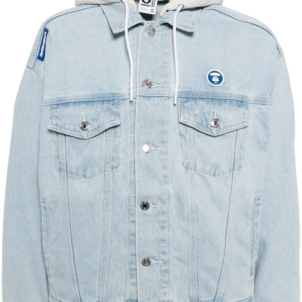 Куртка с капюшоном и нашивкой-логотипом