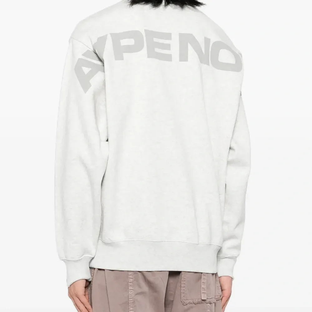 Толстовка с нашивкой-логотипом