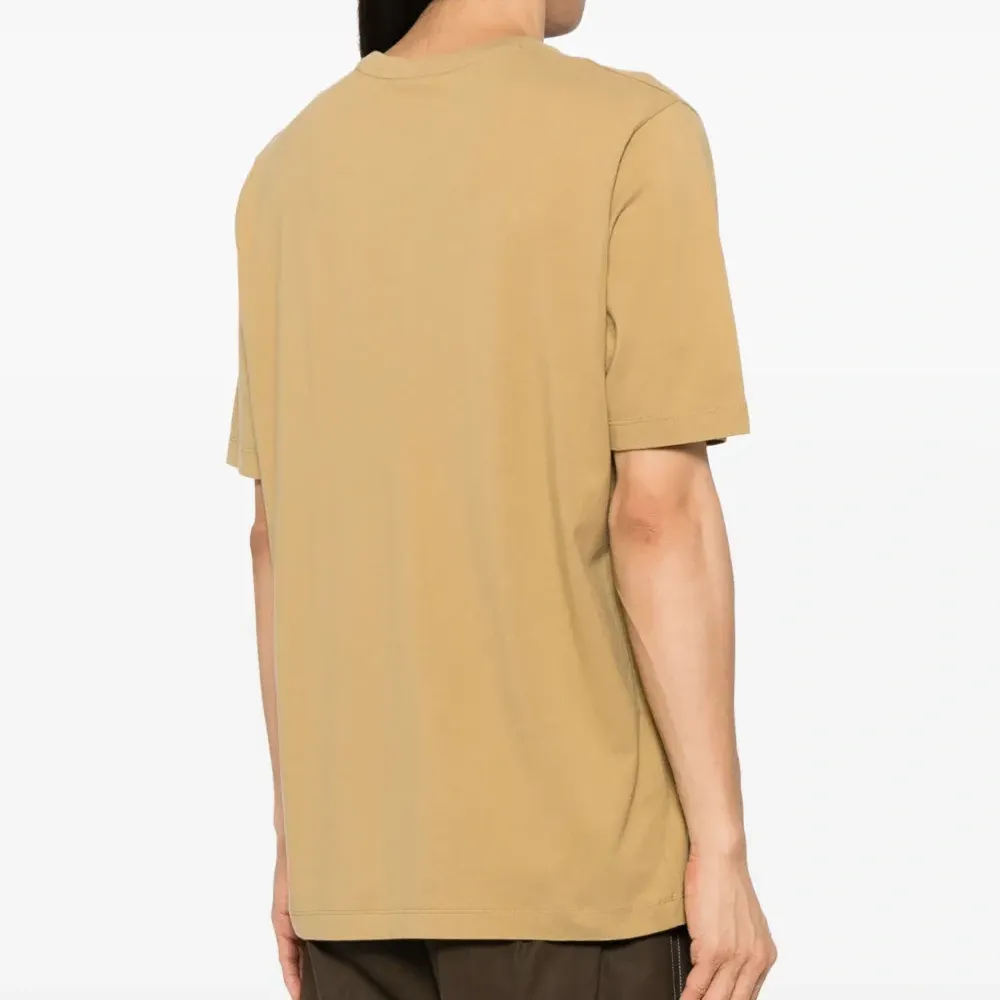 Футболка с логотипом