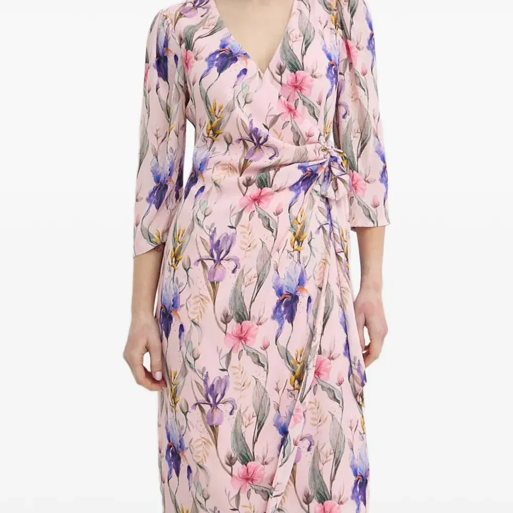 Миди-платье на запах с цветочным принтом