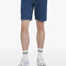 Джинсовые шорты с карманом