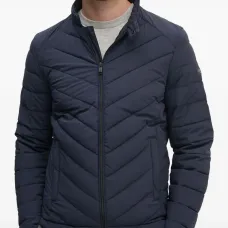 Стеганый пуховик на молнии