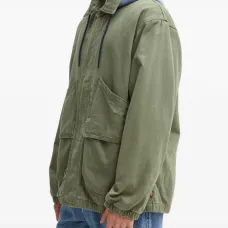 Куртка с капюшоном и карманами