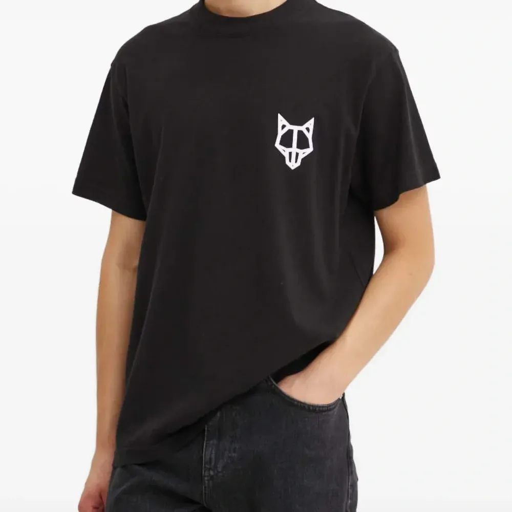 Футболка с логотипом