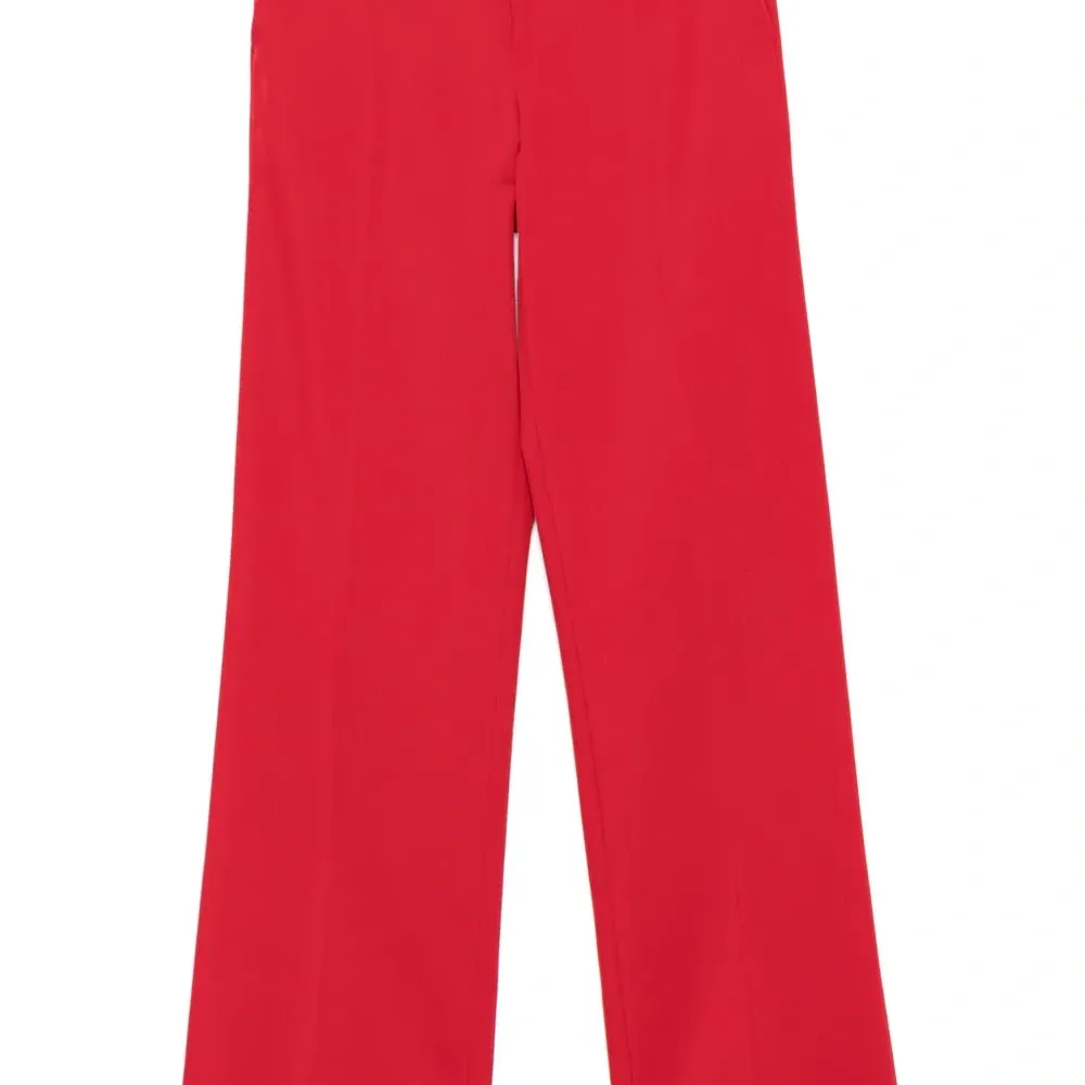 Прямые брюки строгого кроя Прямые брюки строгого кроя