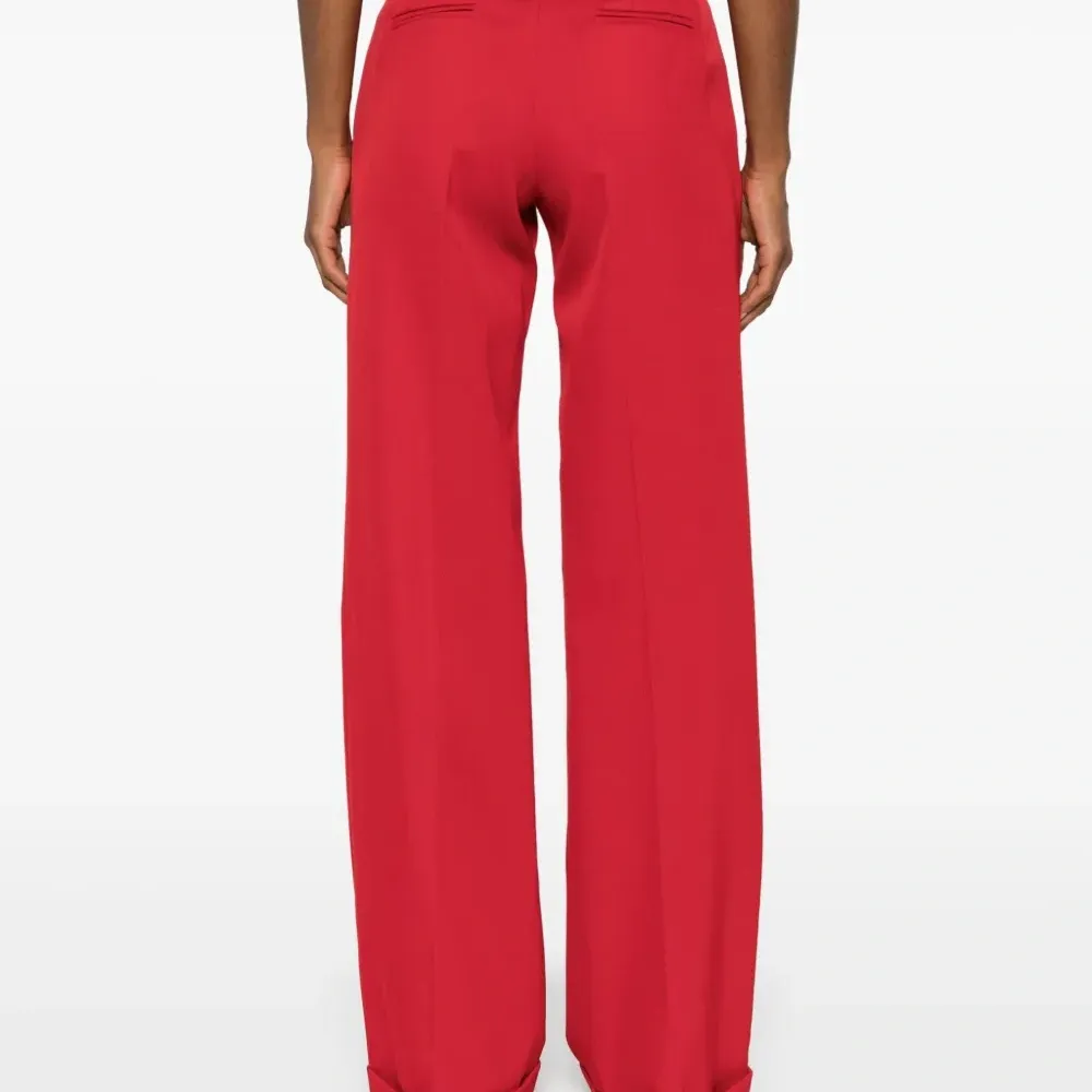 Прямые брюки строгого кроя Прямые брюки строгого кроя