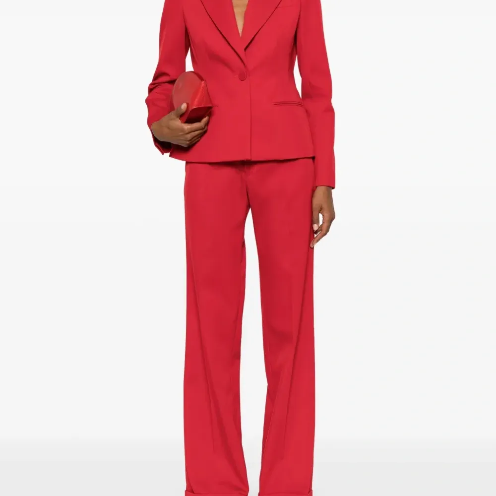 Прямые брюки строгого кроя Прямые брюки строгого кроя