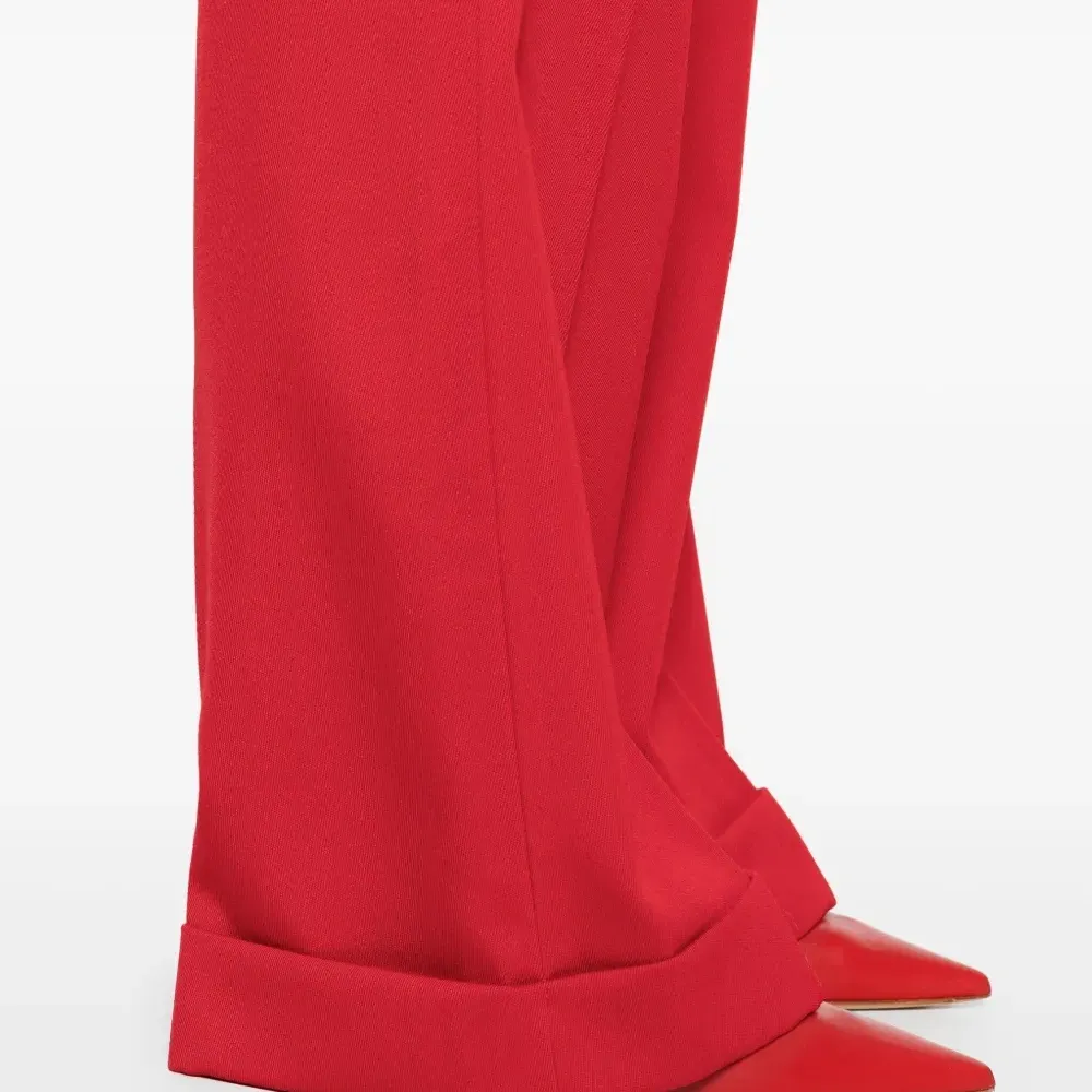 Прямые брюки строгого кроя Прямые брюки строгого кроя