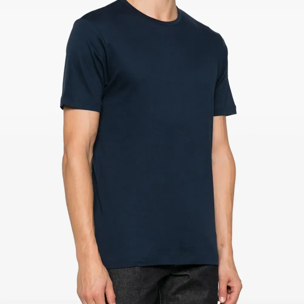 Футболка с круглым вырезом Футболка с круглым вырезом