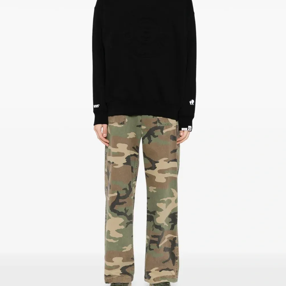 Толстовка с тисненым логотипом