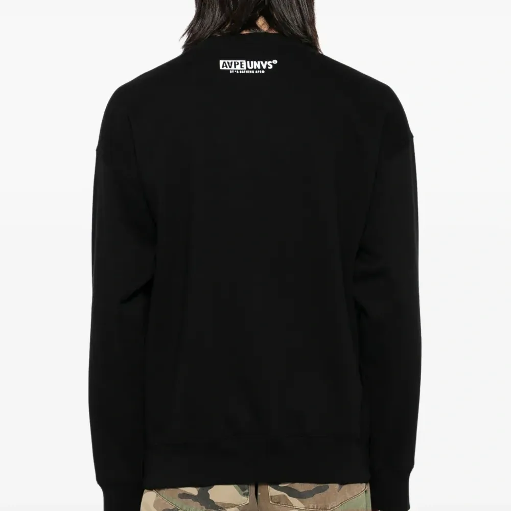 Толстовка с тисненым логотипом