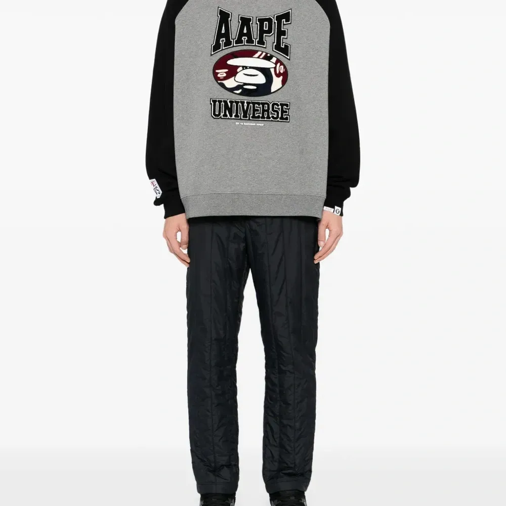 Толстовка с нашивкой-логотипом