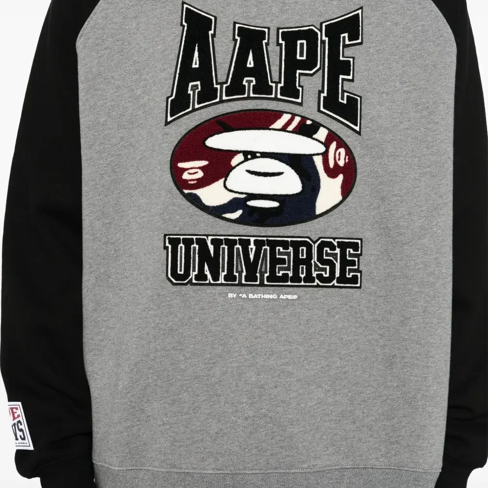 Толстовка с нашивкой-логотипом