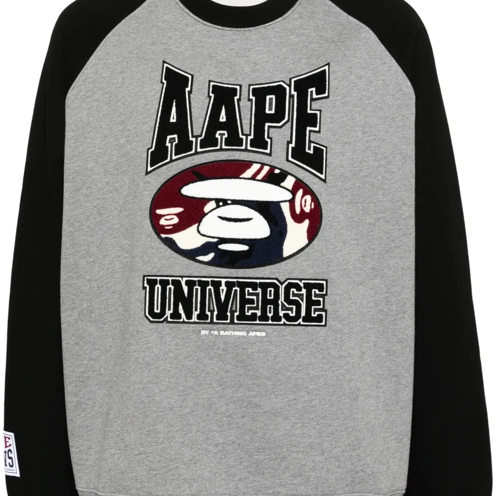 Толстовка с нашивкой-логотипом