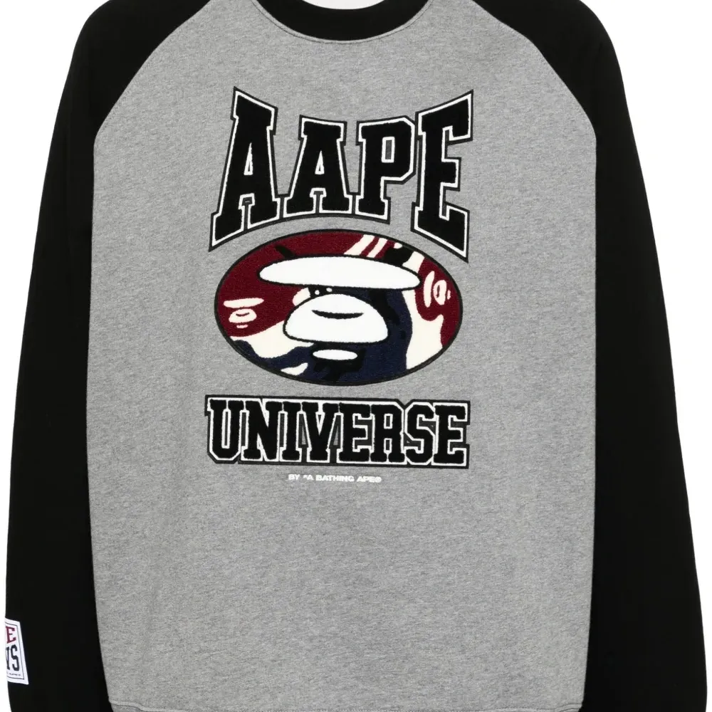 Толстовка с нашивкой-логотипом