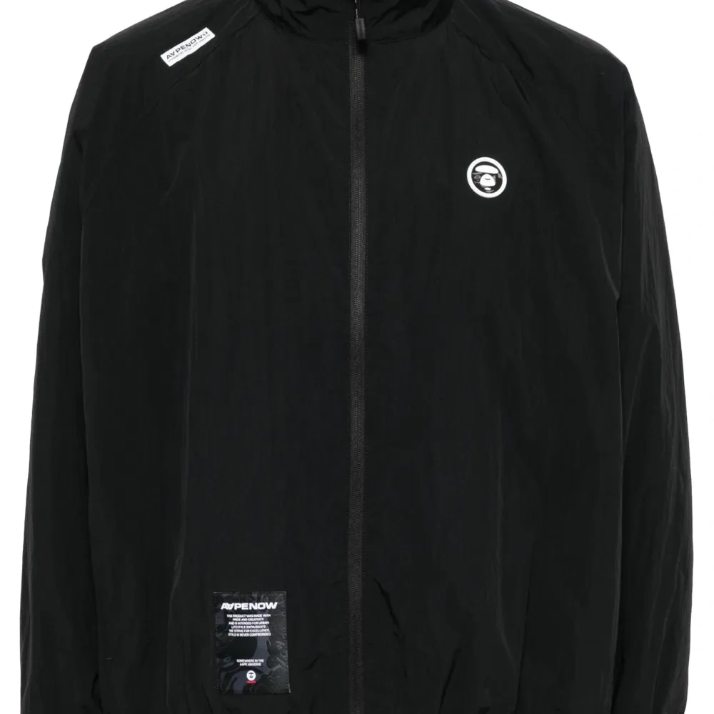 Куртка с нашивкой-логотипом