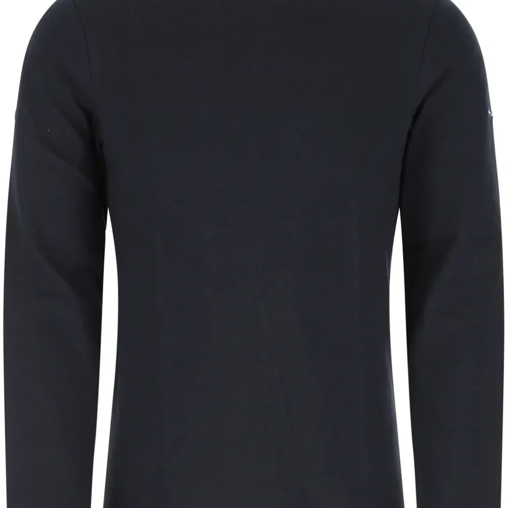 Футболка с нашивкой на локтях Футболка с нашивкой на локтях