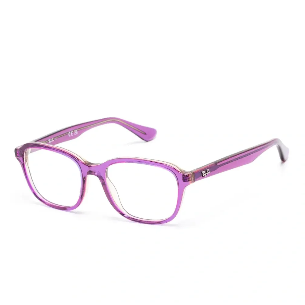 Очки в квадратной оправе