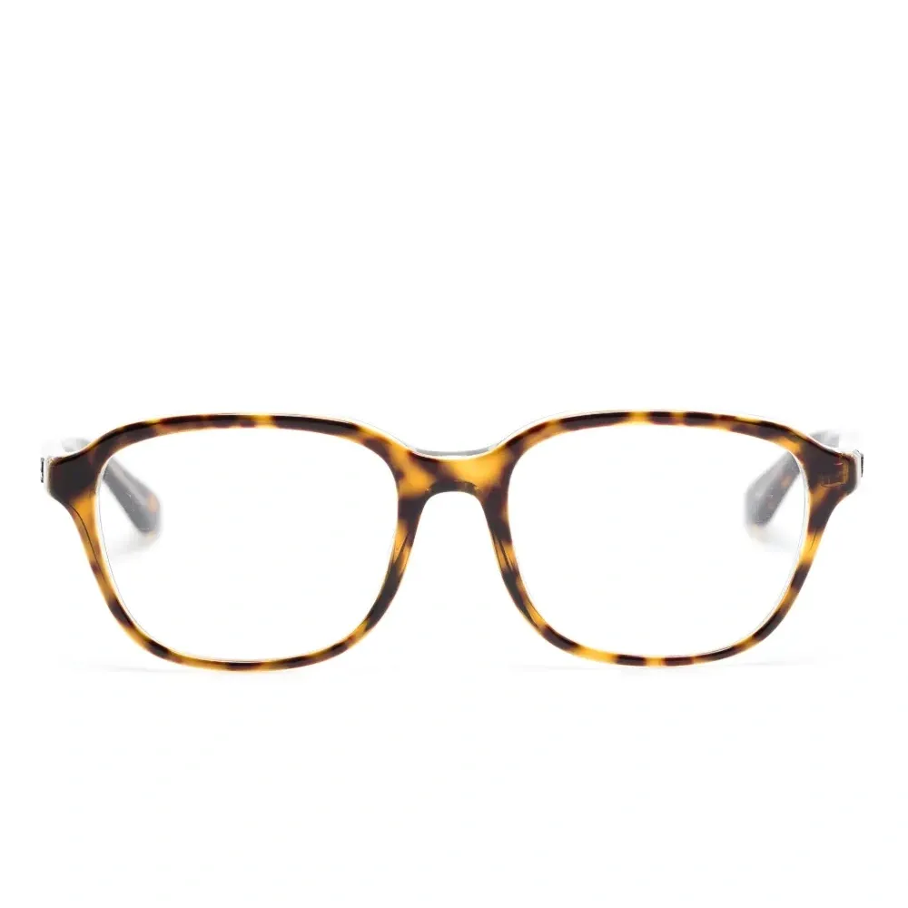 Очки в квадратной оправе