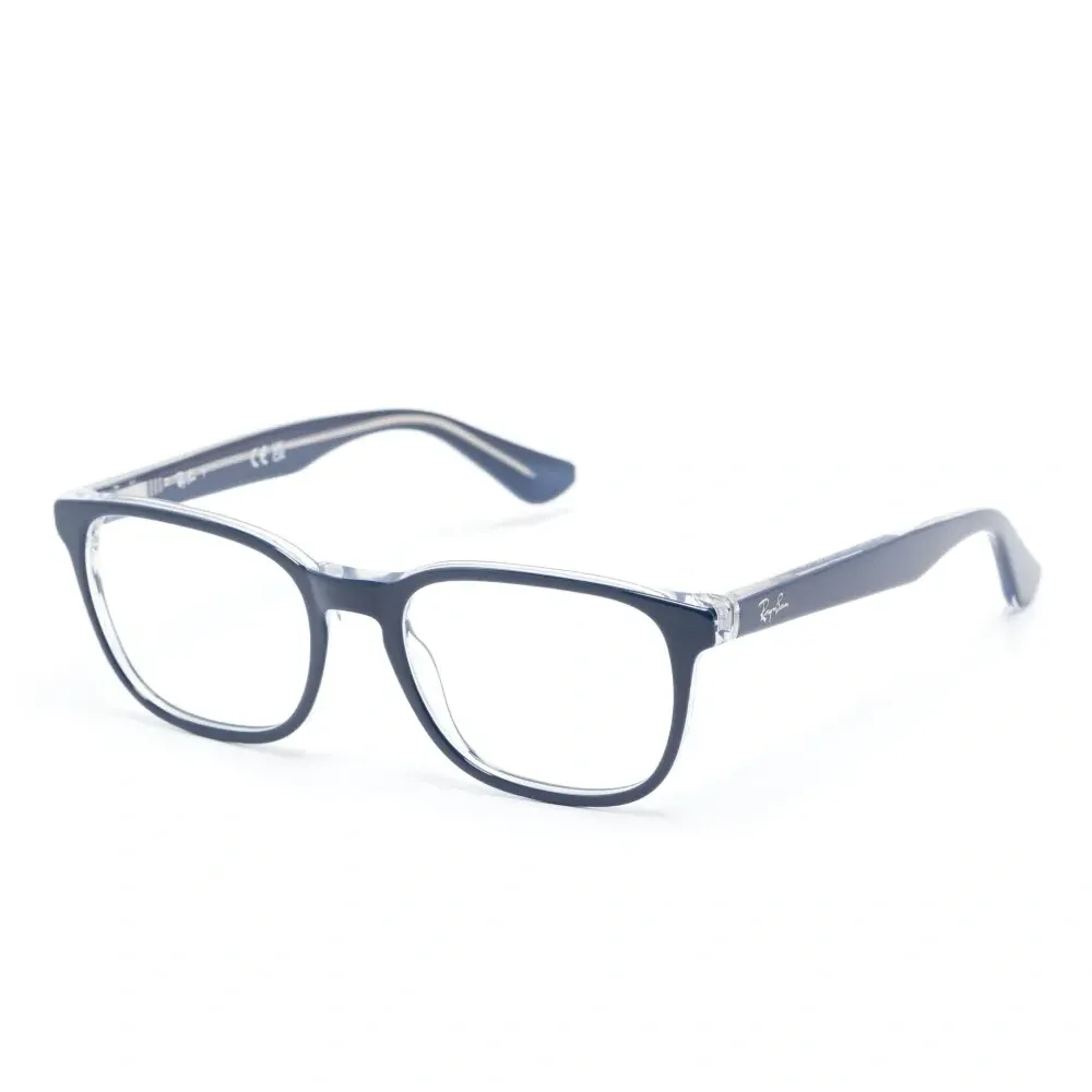 Очки в квадратной оправе