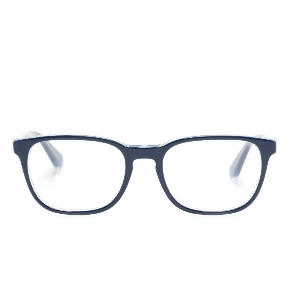 Очки в квадратной оправе