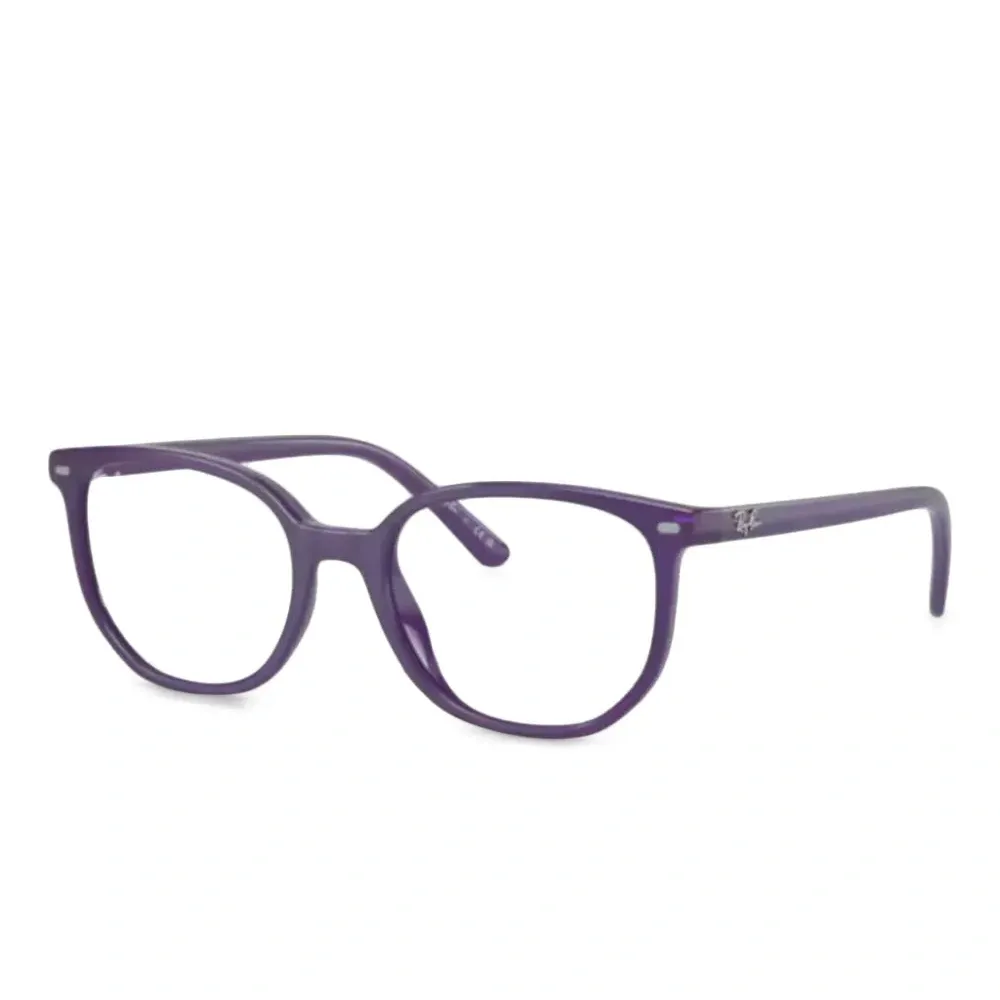 Очки в квадратной оправе