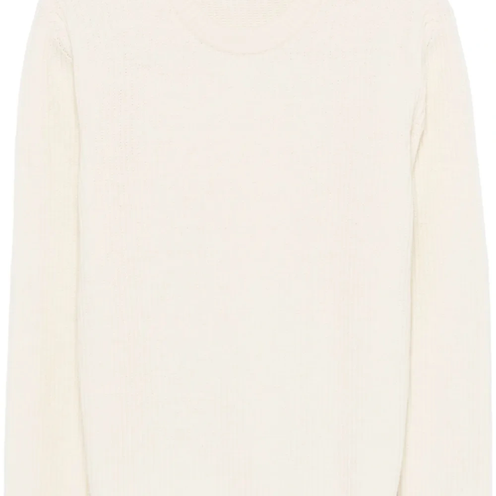 Шерстяной свитер