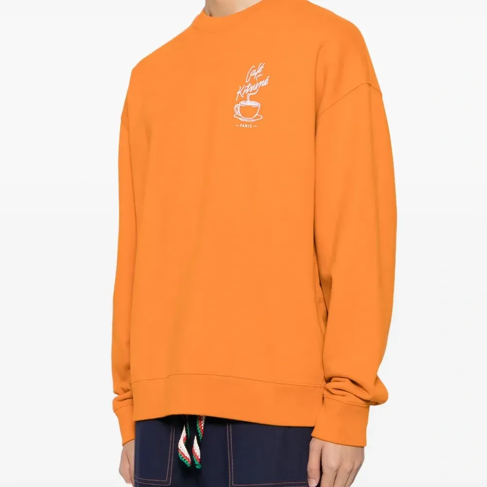 Толстовка с вышитым логотипом