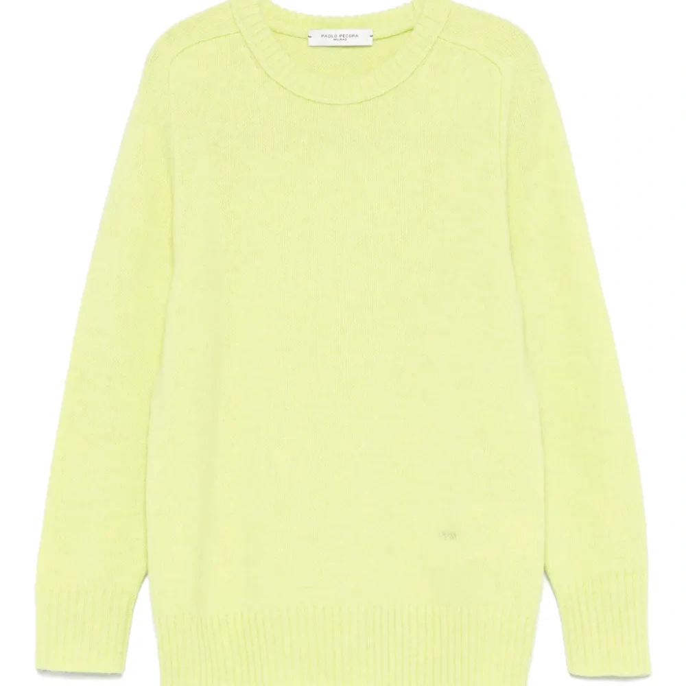 Свитер с вышитым логотипом