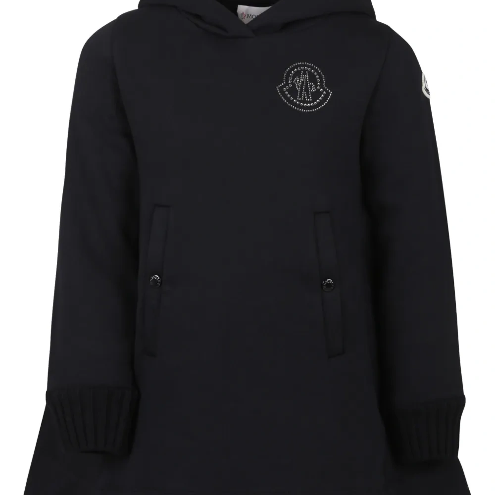 Платье с аппликацией