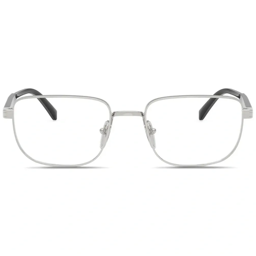 Очки в квадратной оправе